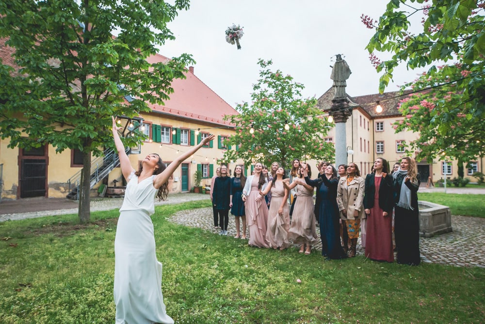 Brautstraußwurf Freiburg Jesuitenschloss Hochzeitsfotograf